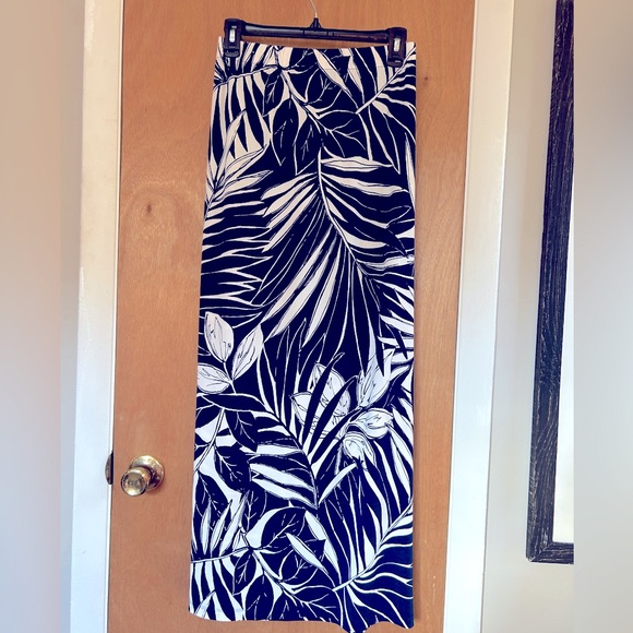 Chico's Dresses & Skirts - Chico’s Navy & White Tropical Palm Print Skirt size L